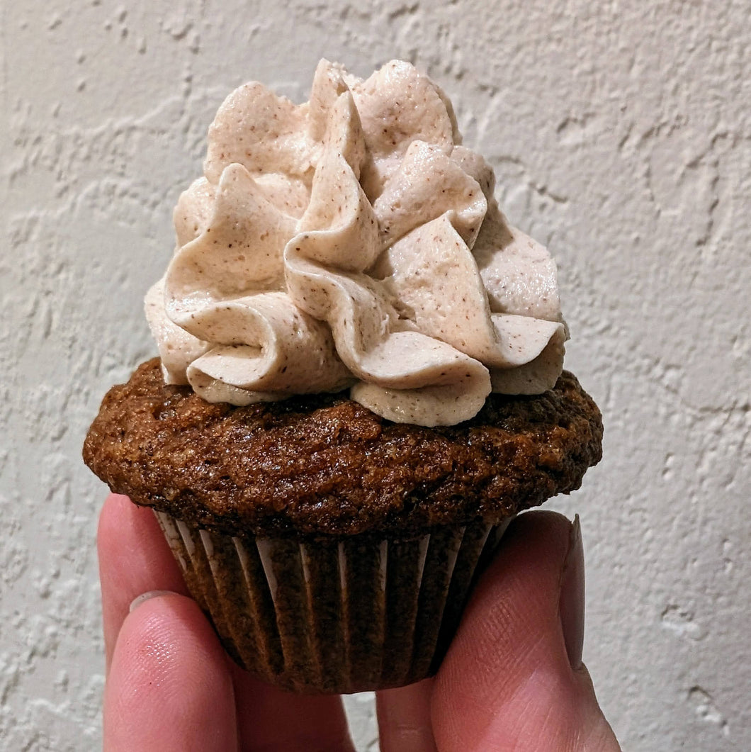 Gingerbread Cupcakes with Cinnamon Frosting / Week of Dec 8