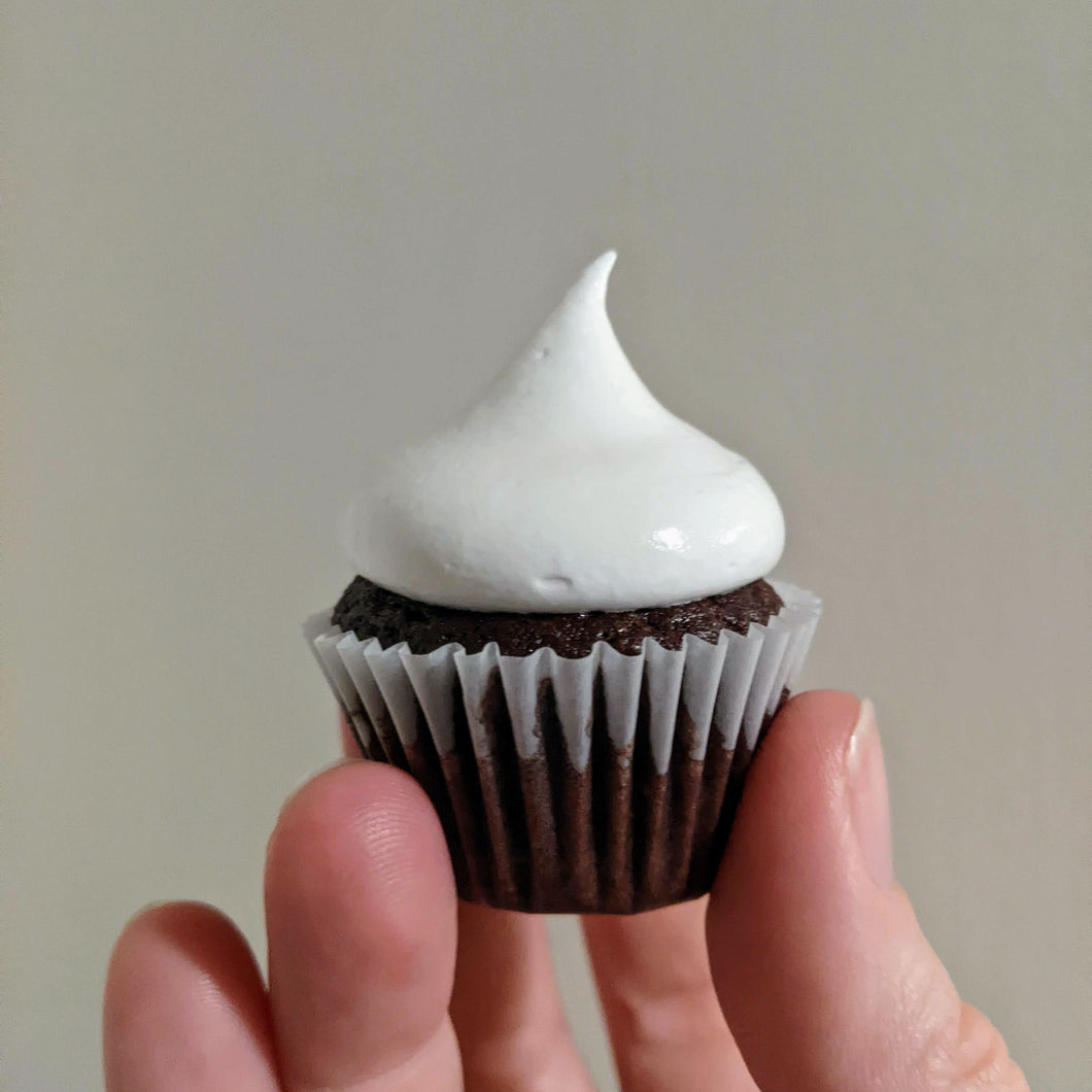 Hot Cocoa Cupcakes with Marshmallow Frosting / Week of Jan 5
